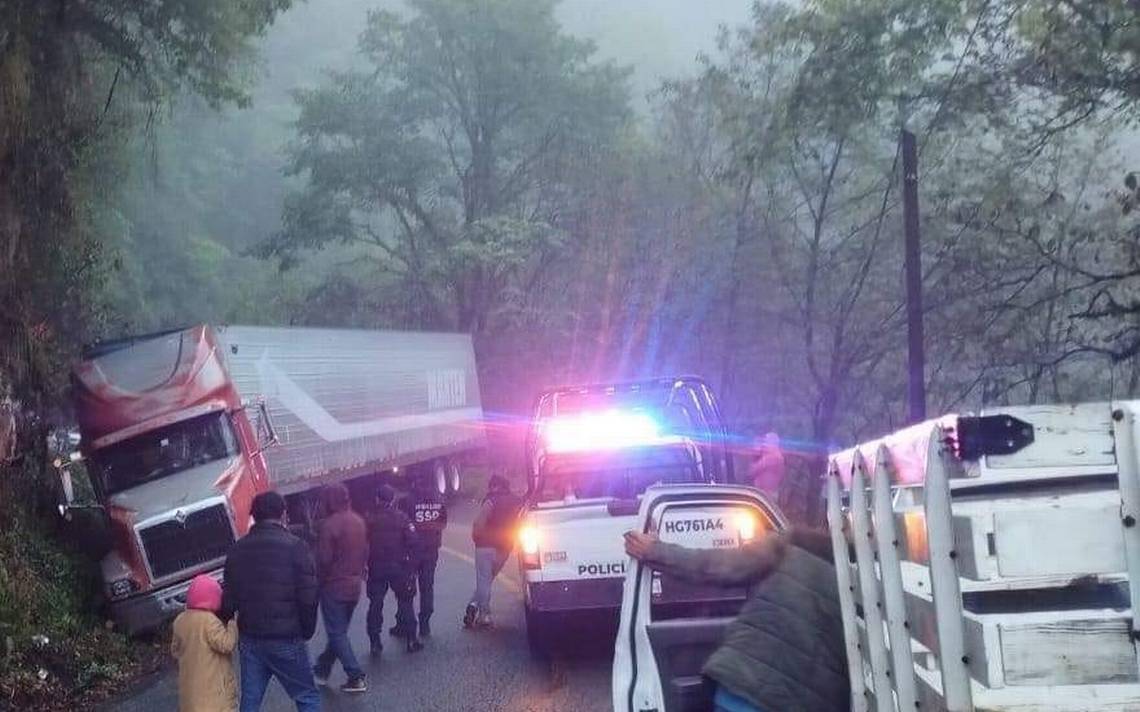 Tlanchinol Tráiler Derrapa Y Bloquea La México Tampico El Sol De Tulancingo Noticias